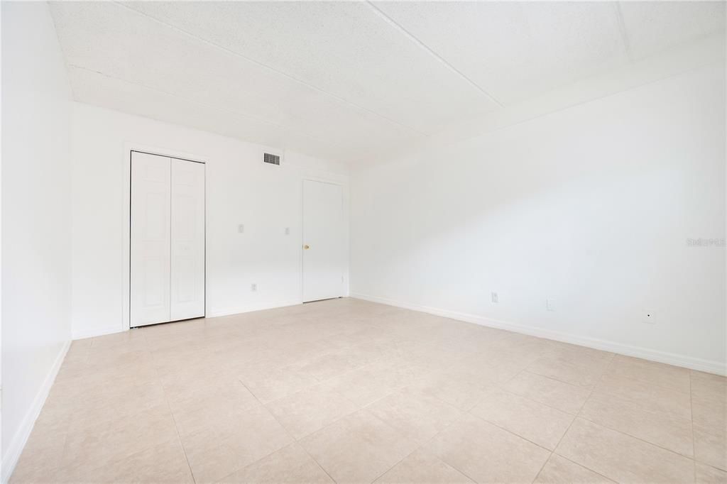 待售: $129,900 (1 贝兹, 1 浴室, 742 平方英尺)