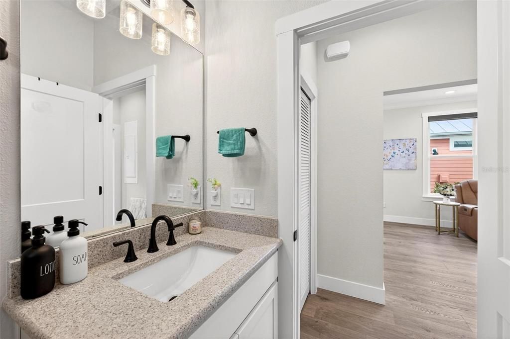 En Venta: $360,000 (3 camas, 3 baños, 1367 Pies cuadrados)