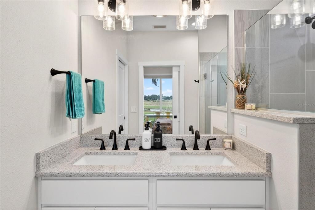 En Venta: $360,000 (3 camas, 3 baños, 1367 Pies cuadrados)