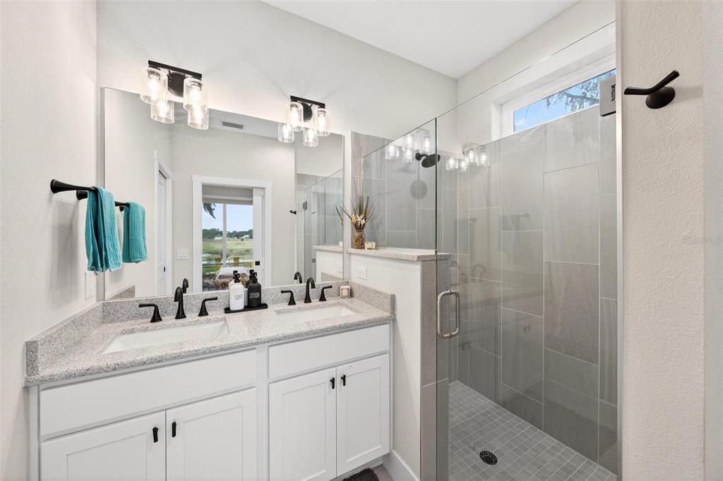 En Venta: $360,000 (3 camas, 3 baños, 1367 Pies cuadrados)