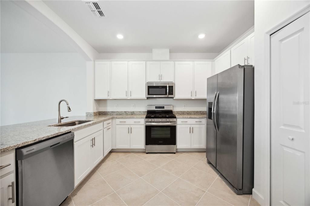 For Rent: $2,700 (3 beds, 2 baths, 1417 Square Feet)