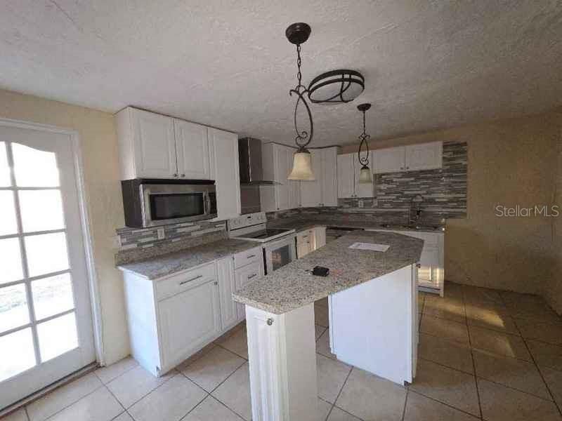 En Venta: $276,000 (3 camas, 3 baños, 1481 Pies cuadrados)