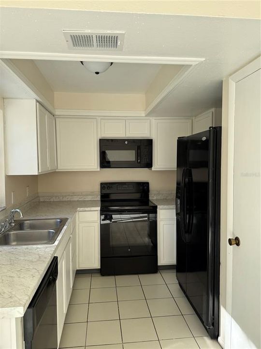 待售: $280,000 (2 贝兹, 2 浴室, 1076 平方英尺)