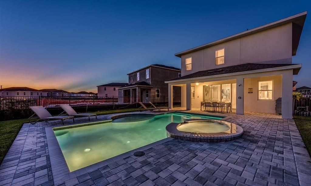 待售: $580,000 (4 贝兹, 3 浴室, 2363 平方英尺)