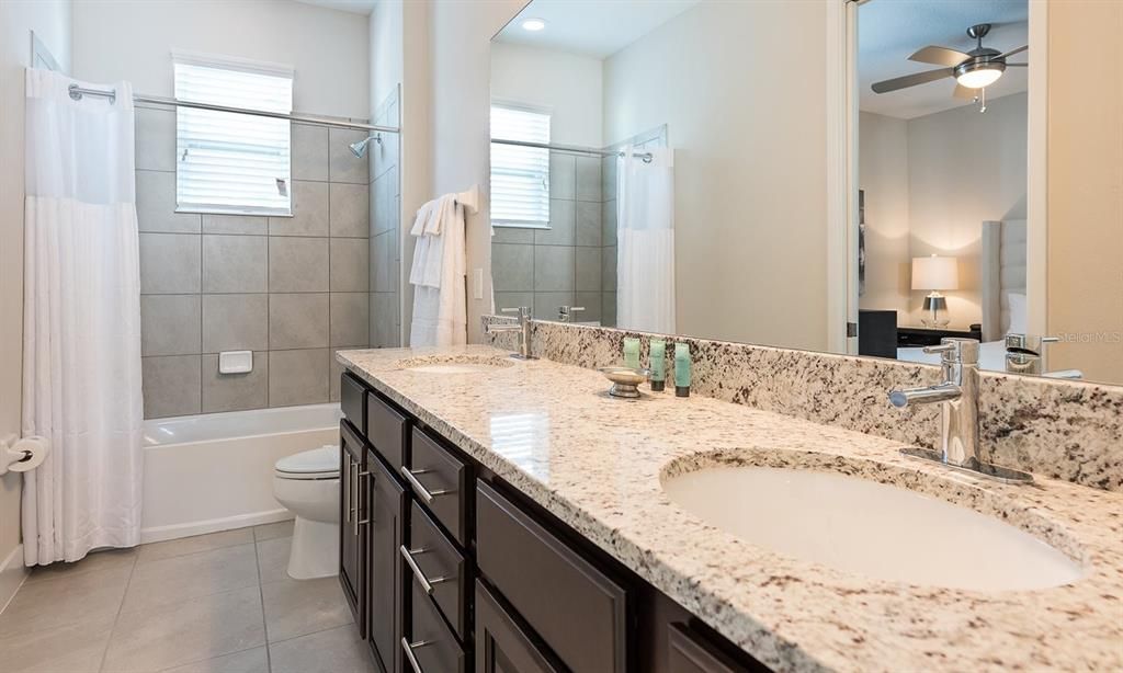 待售: $580,000 (4 贝兹, 3 浴室, 2363 平方英尺)