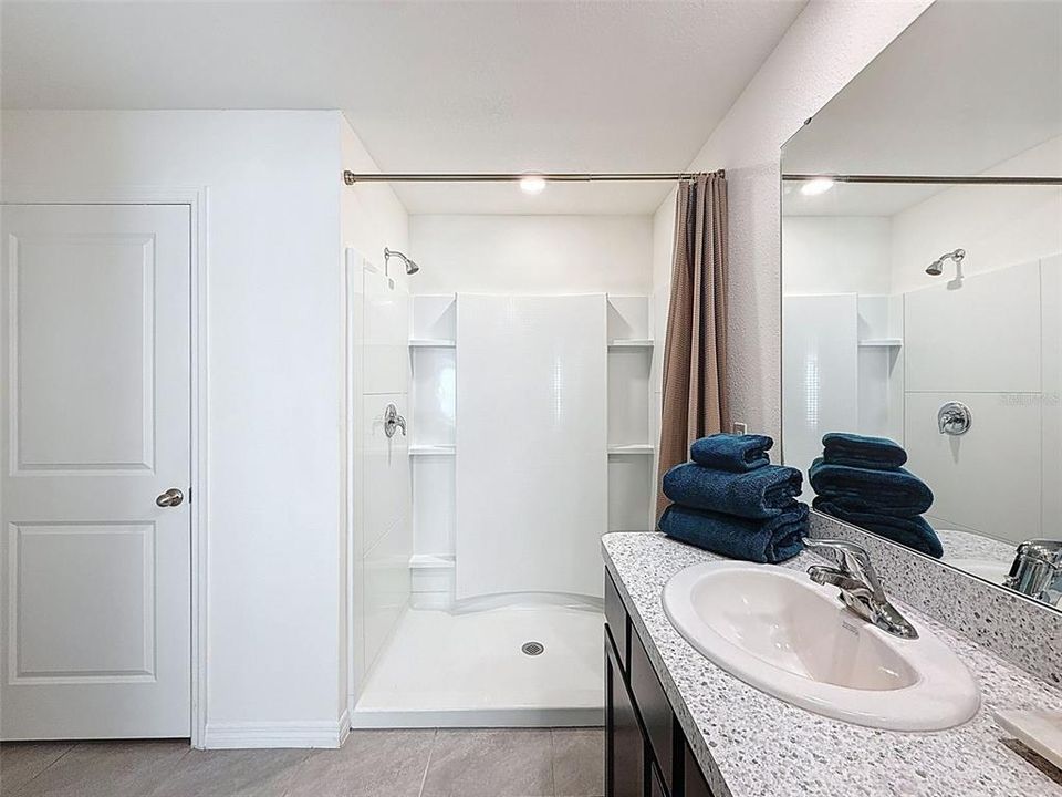 待售: $295,000 (4 贝兹, 2 浴室, 1828 平方英尺)