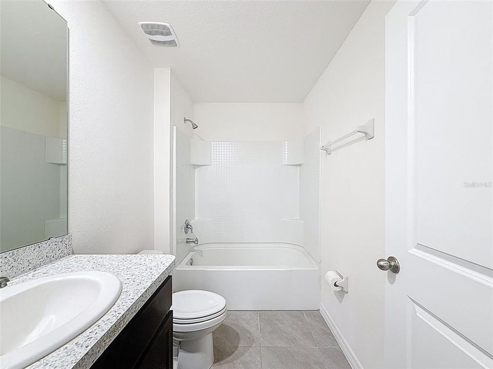 待售: $295,000 (4 贝兹, 2 浴室, 1828 平方英尺)