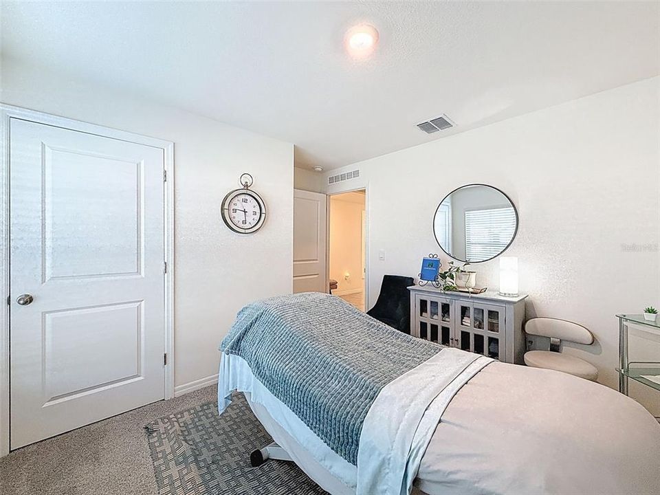 待售: $295,000 (4 贝兹, 2 浴室, 1828 平方英尺)