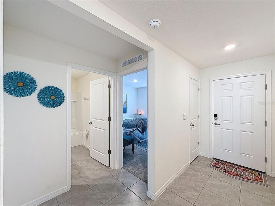 待售: $295,000 (4 贝兹, 2 浴室, 1828 平方英尺)