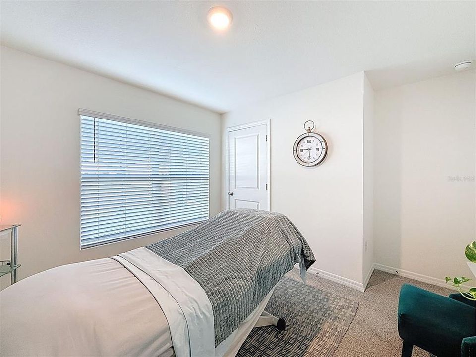 待售: $295,000 (4 贝兹, 2 浴室, 1828 平方英尺)