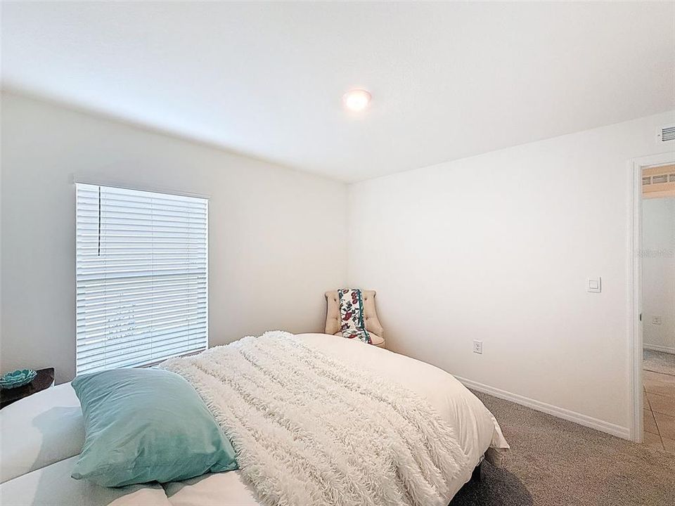 待售: $295,000 (4 贝兹, 2 浴室, 1828 平方英尺)