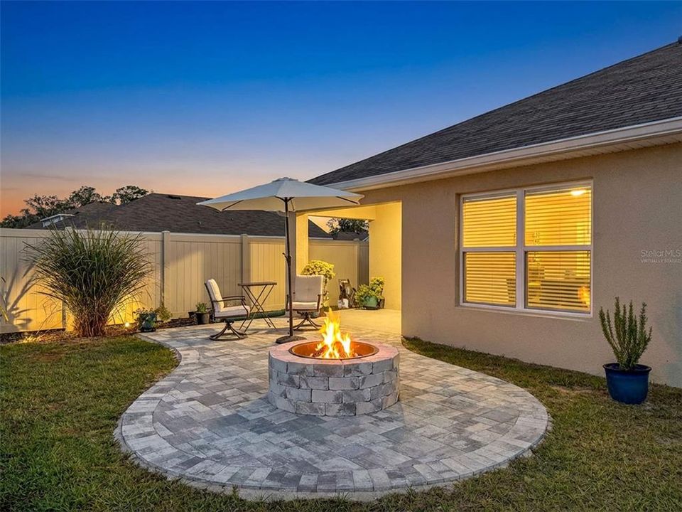 待售: $295,000 (4 贝兹, 2 浴室, 1828 平方英尺)