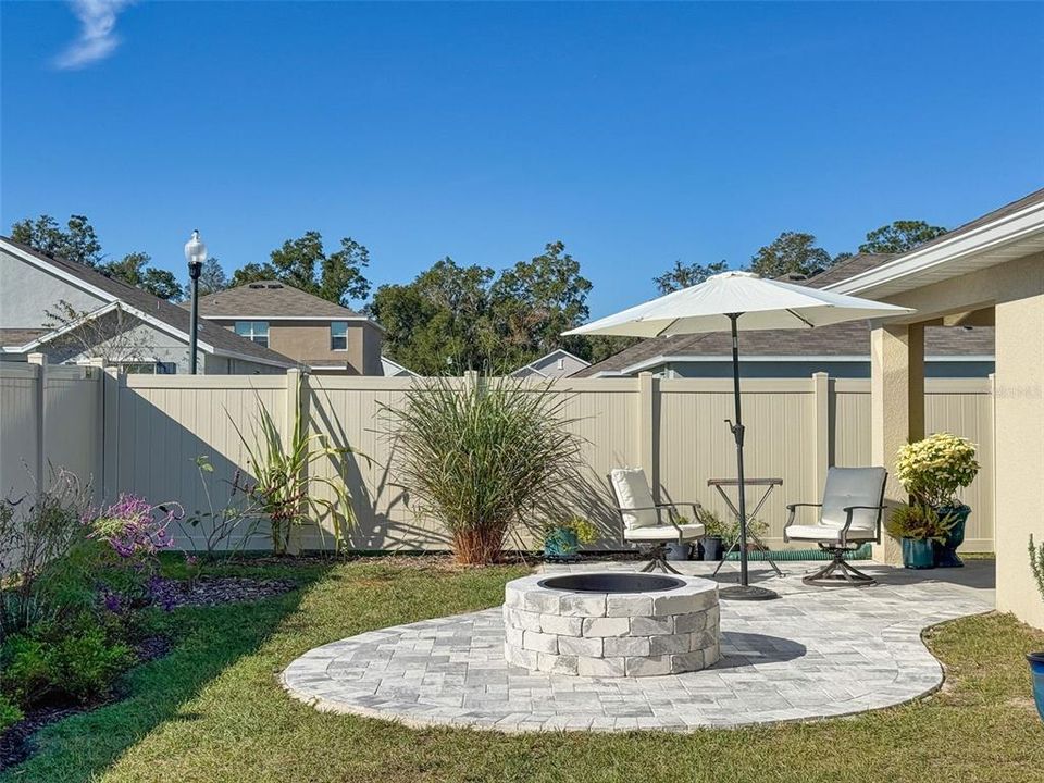 待售: $295,000 (4 贝兹, 2 浴室, 1828 平方英尺)