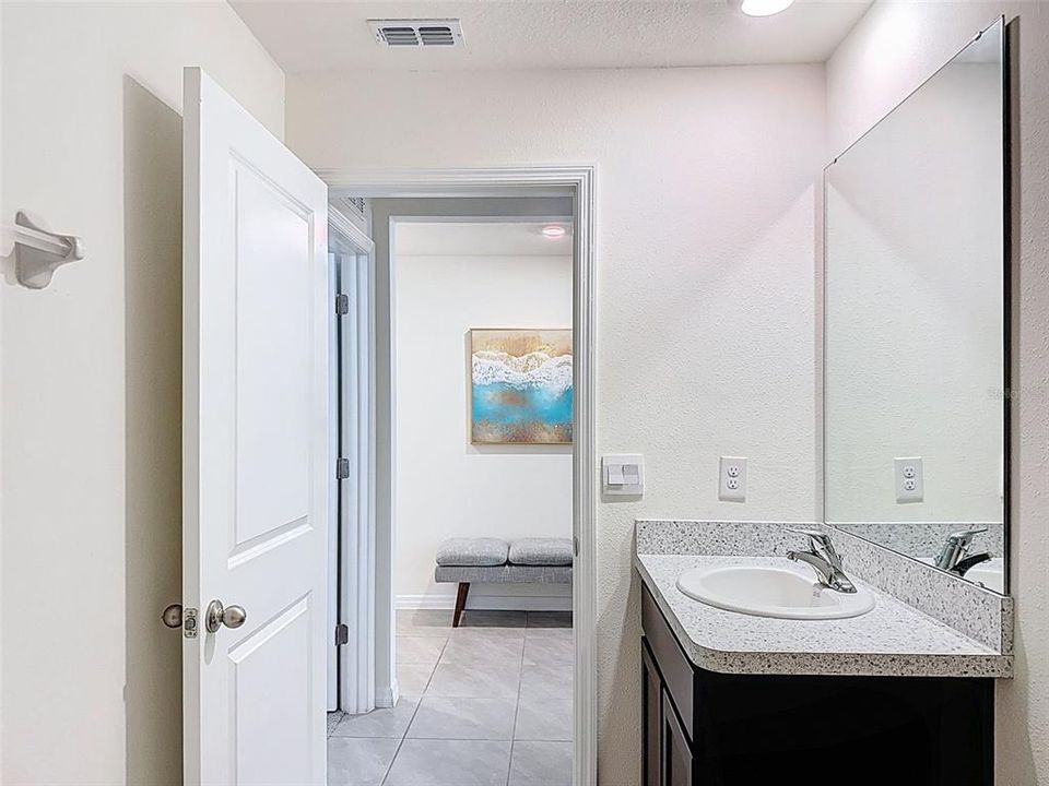 待售: $295,000 (4 贝兹, 2 浴室, 1828 平方英尺)