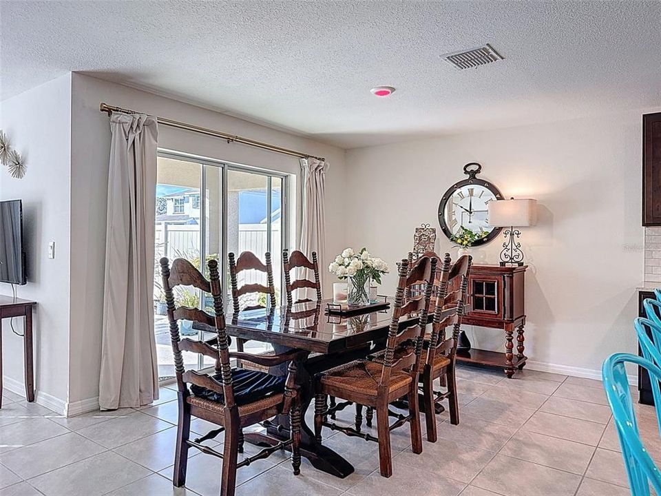 待售: $295,000 (4 贝兹, 2 浴室, 1828 平方英尺)