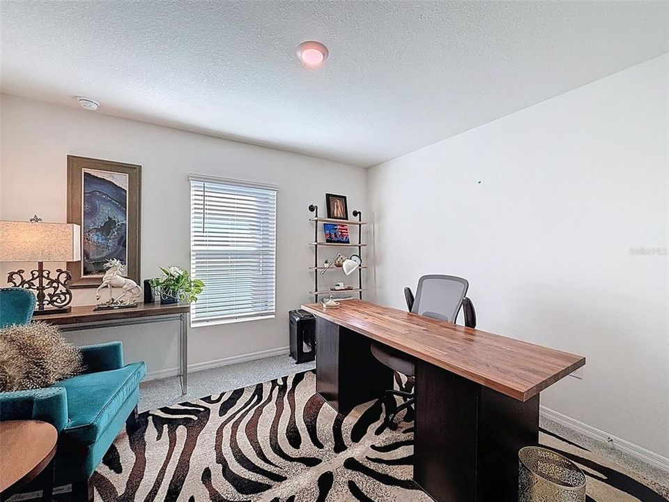 待售: $295,000 (4 贝兹, 2 浴室, 1828 平方英尺)