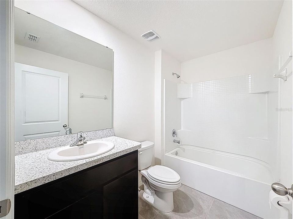 待售: $295,000 (4 贝兹, 2 浴室, 1828 平方英尺)