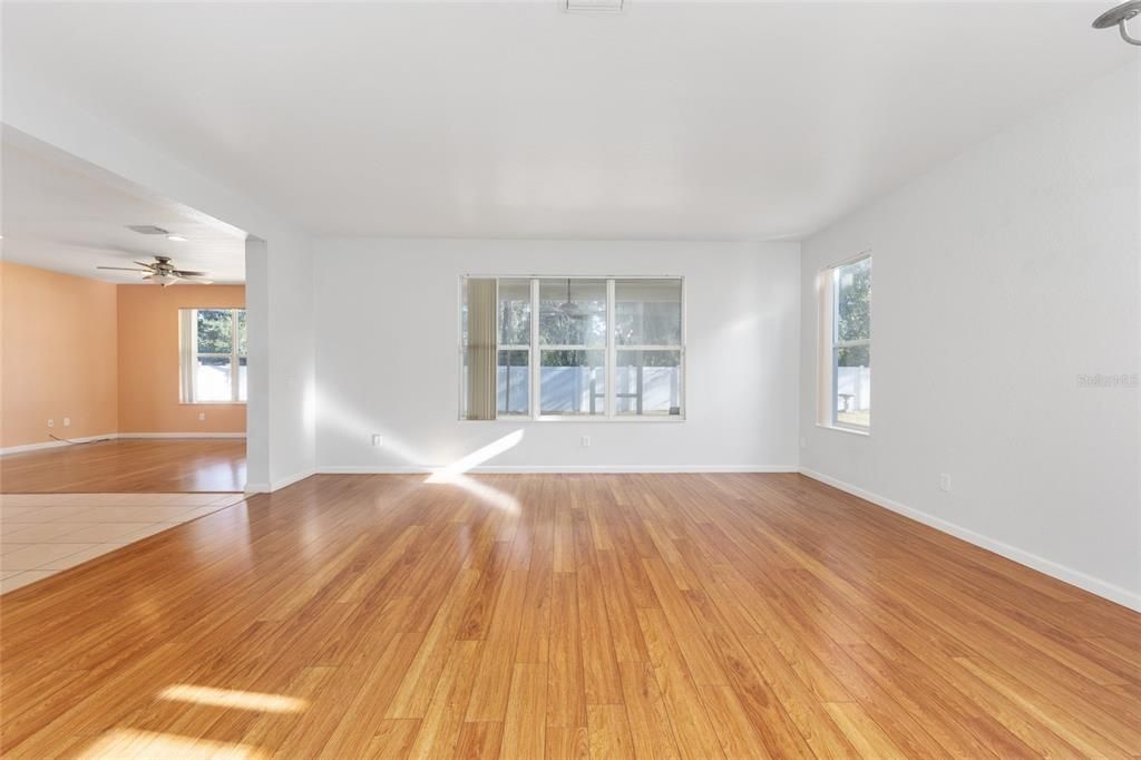 待售: $355,000 (4 贝兹, 3 浴室, 2510 平方英尺)