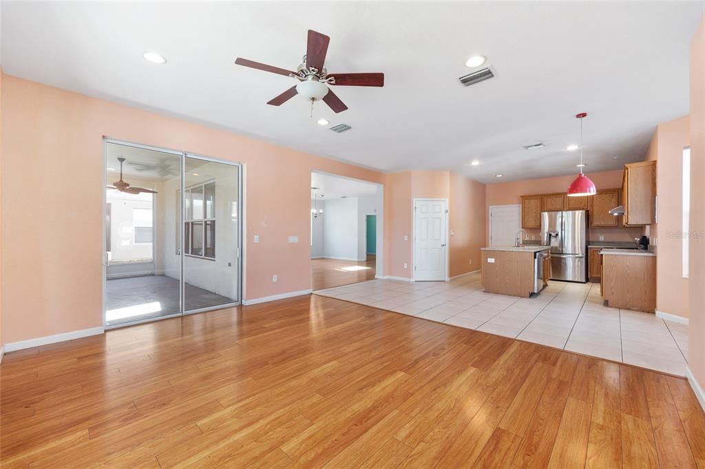 待售: $355,000 (4 贝兹, 3 浴室, 2510 平方英尺)