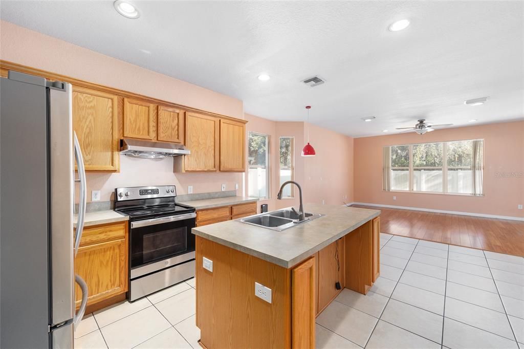 待售: $355,000 (4 贝兹, 3 浴室, 2510 平方英尺)