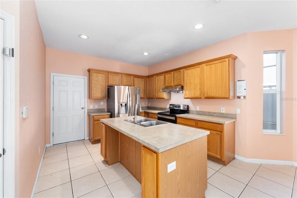 待售: $355,000 (4 贝兹, 3 浴室, 2510 平方英尺)