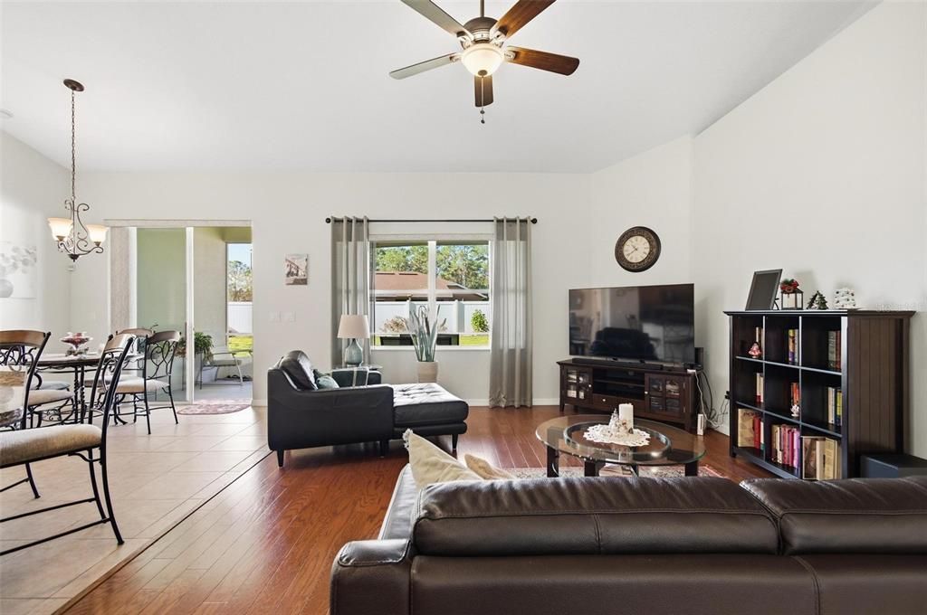 For Sale: $315,000 (3 beds, 2 baths, 1861 Square Feet)