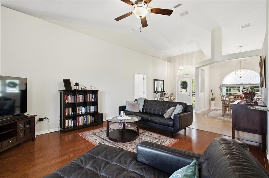 For Sale: $315,000 (3 beds, 2 baths, 1861 Square Feet)