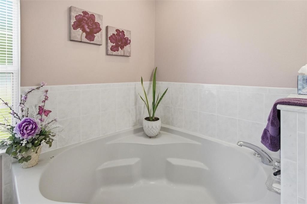 For Sale: $315,000 (3 beds, 2 baths, 1861 Square Feet)