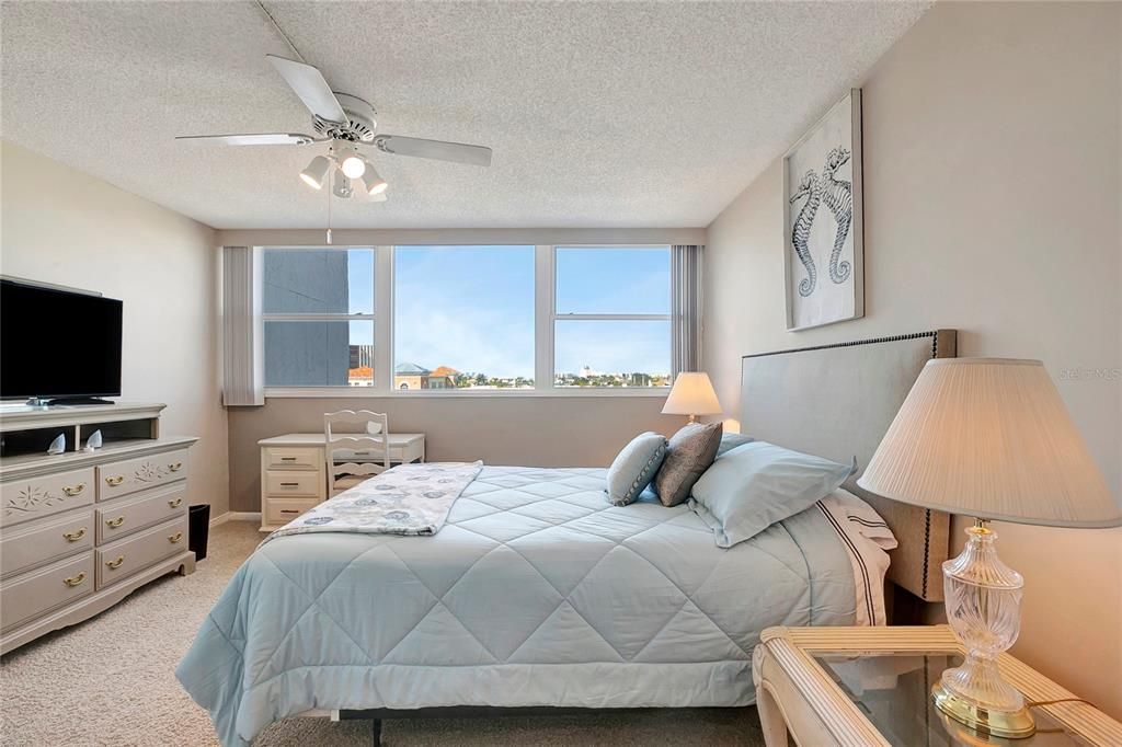 For Rent: $2,500 (2 beds, 2 baths, 1308 Square Feet)