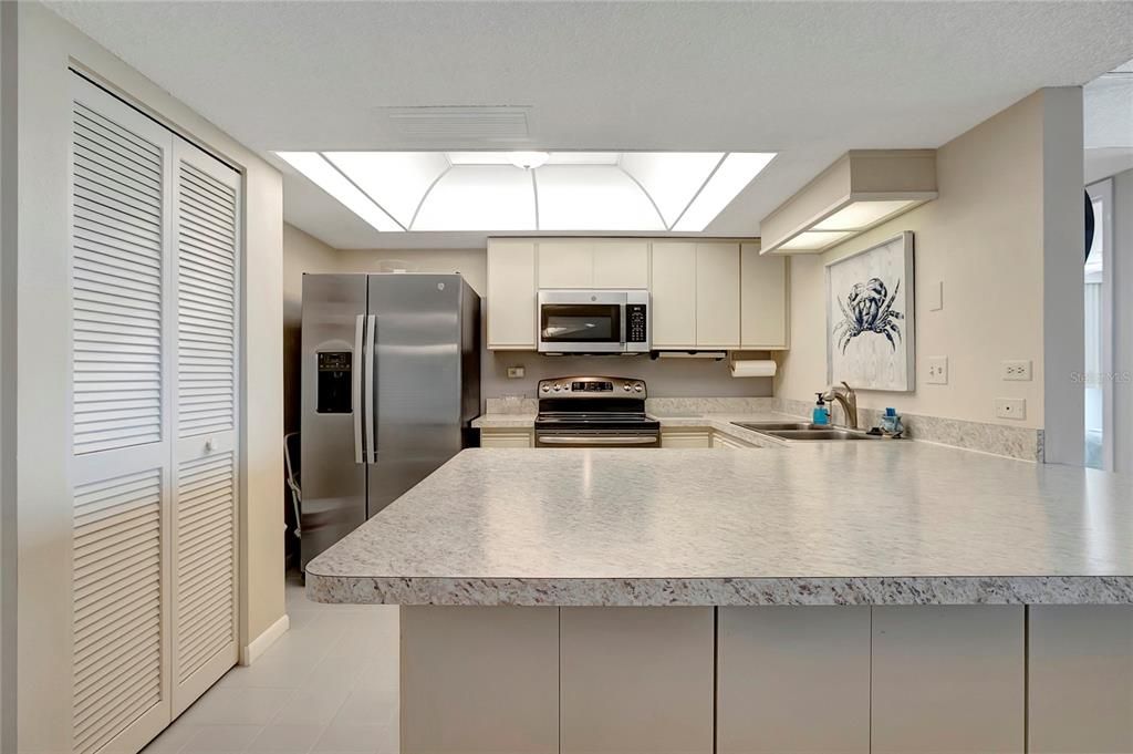 For Rent: $2,500 (2 beds, 2 baths, 1308 Square Feet)