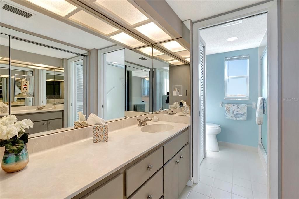 For Rent: $2,500 (2 beds, 2 baths, 1308 Square Feet)