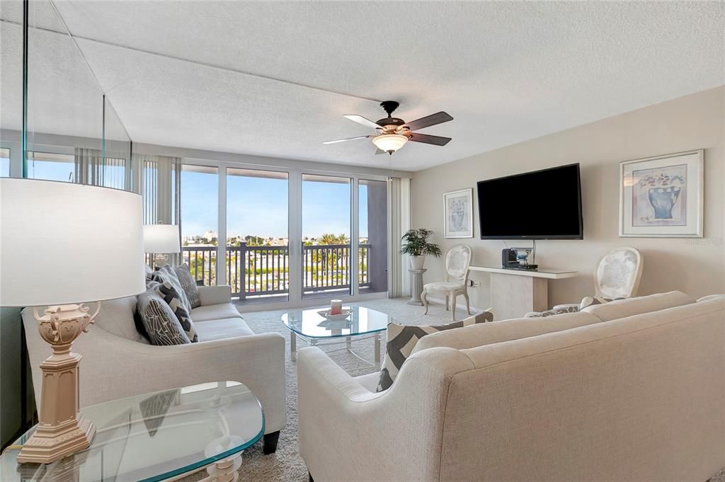 For Rent: $2,500 (2 beds, 2 baths, 1308 Square Feet)