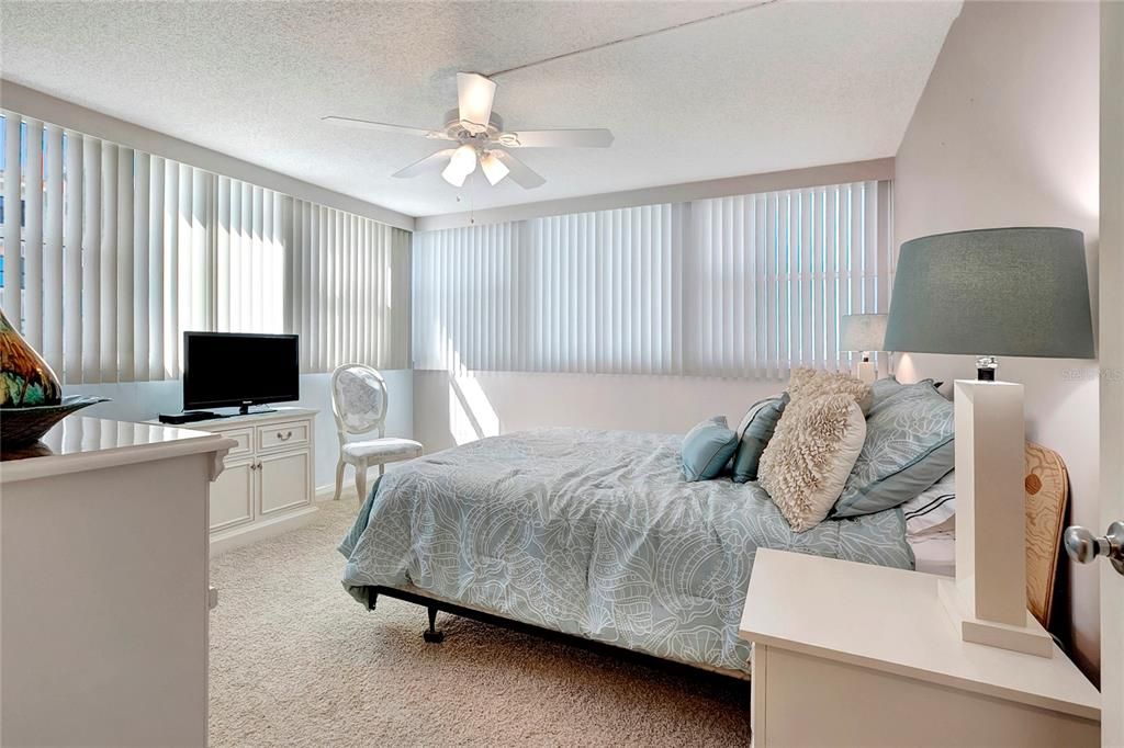 For Rent: $2,500 (2 beds, 2 baths, 1308 Square Feet)