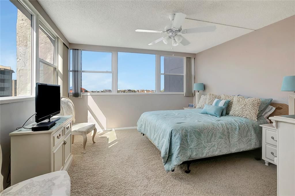 For Rent: $2,500 (2 beds, 2 baths, 1308 Square Feet)