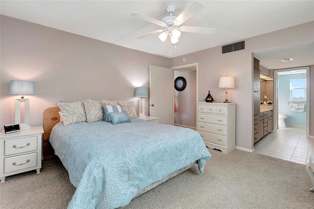 For Rent: $2,500 (2 beds, 2 baths, 1308 Square Feet)