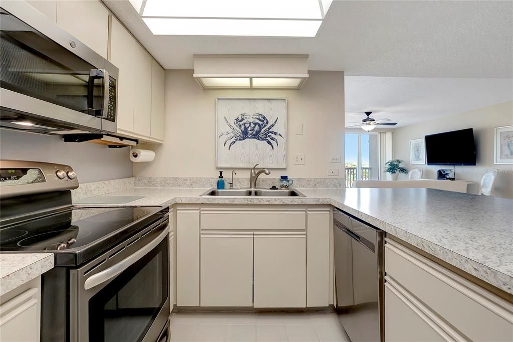 For Rent: $2,500 (2 beds, 2 baths, 1308 Square Feet)