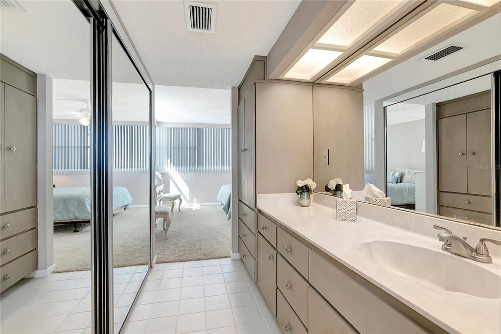 For Rent: $2,500 (2 beds, 2 baths, 1308 Square Feet)