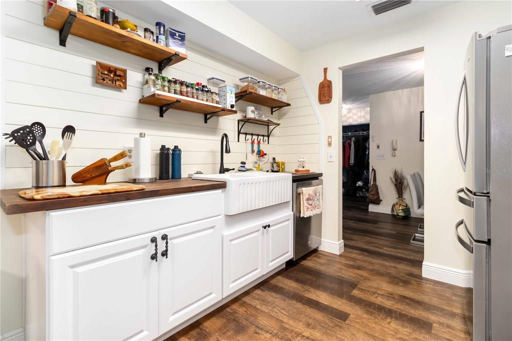 待售: $229,900 (2 贝兹, 2 浴室, 1182 平方英尺)