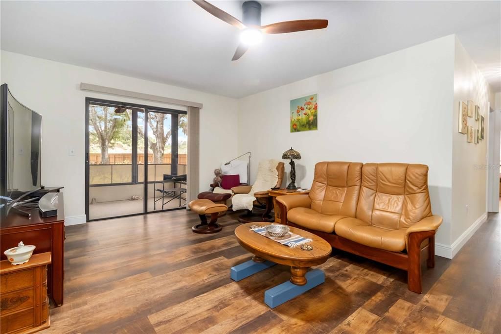 待售: $229,900 (2 贝兹, 2 浴室, 1182 平方英尺)