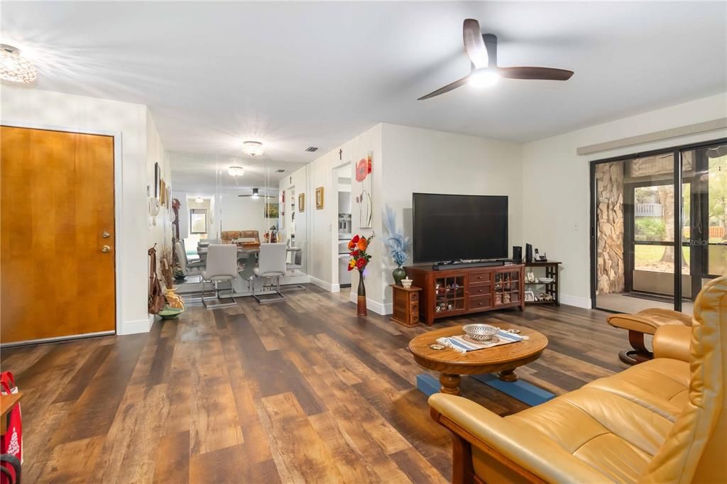 待售: $229,900 (2 贝兹, 2 浴室, 1182 平方英尺)