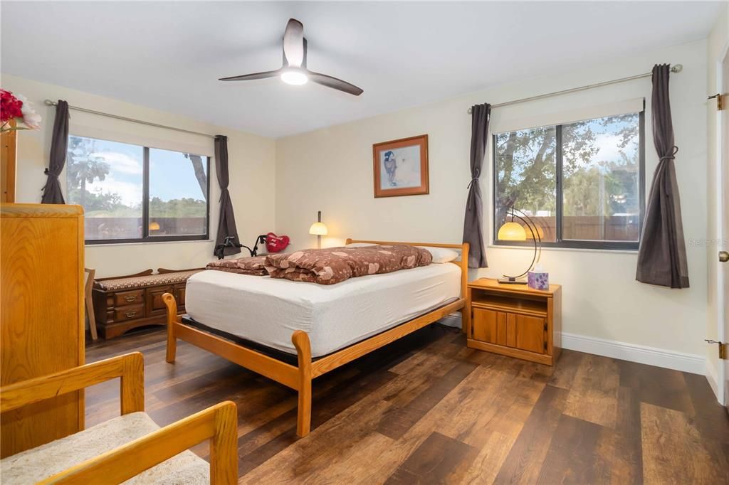 待售: $229,900 (2 贝兹, 2 浴室, 1182 平方英尺)