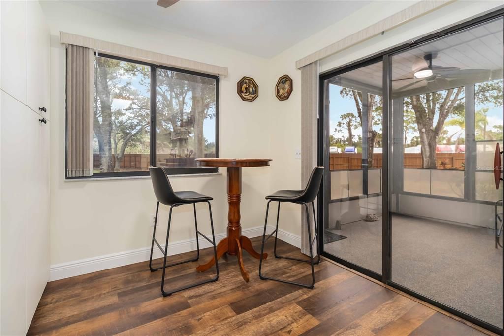 待售: $229,900 (2 贝兹, 2 浴室, 1182 平方英尺)