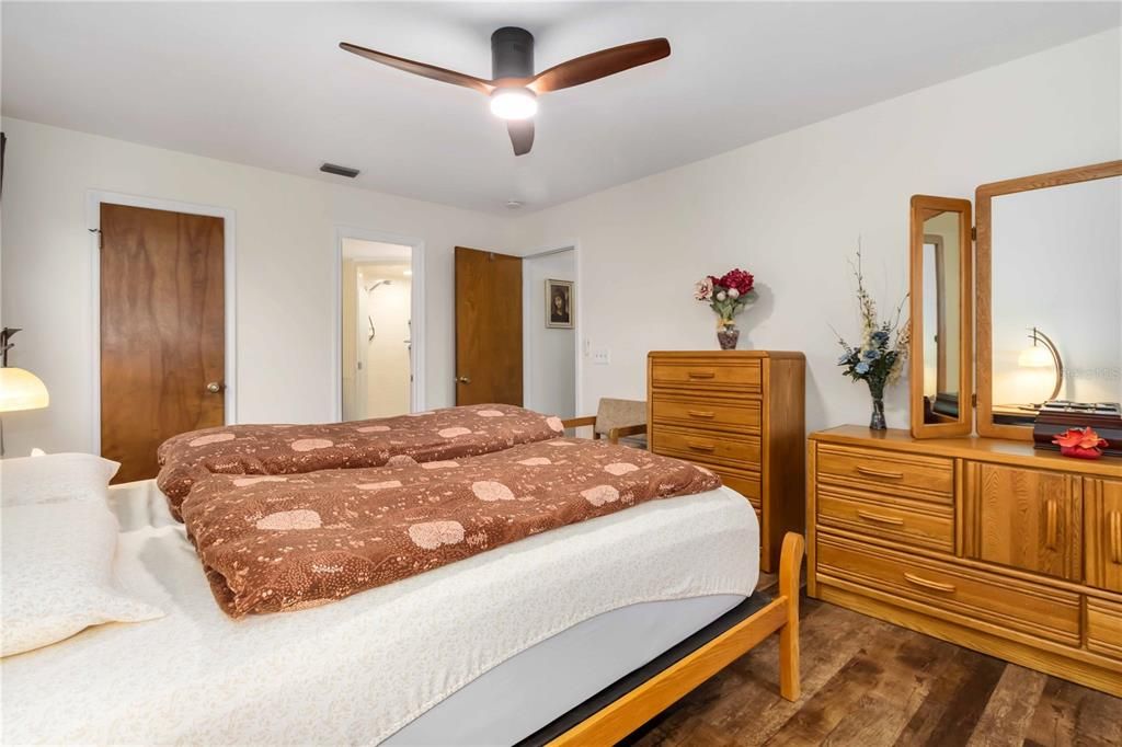 待售: $229,900 (2 贝兹, 2 浴室, 1182 平方英尺)