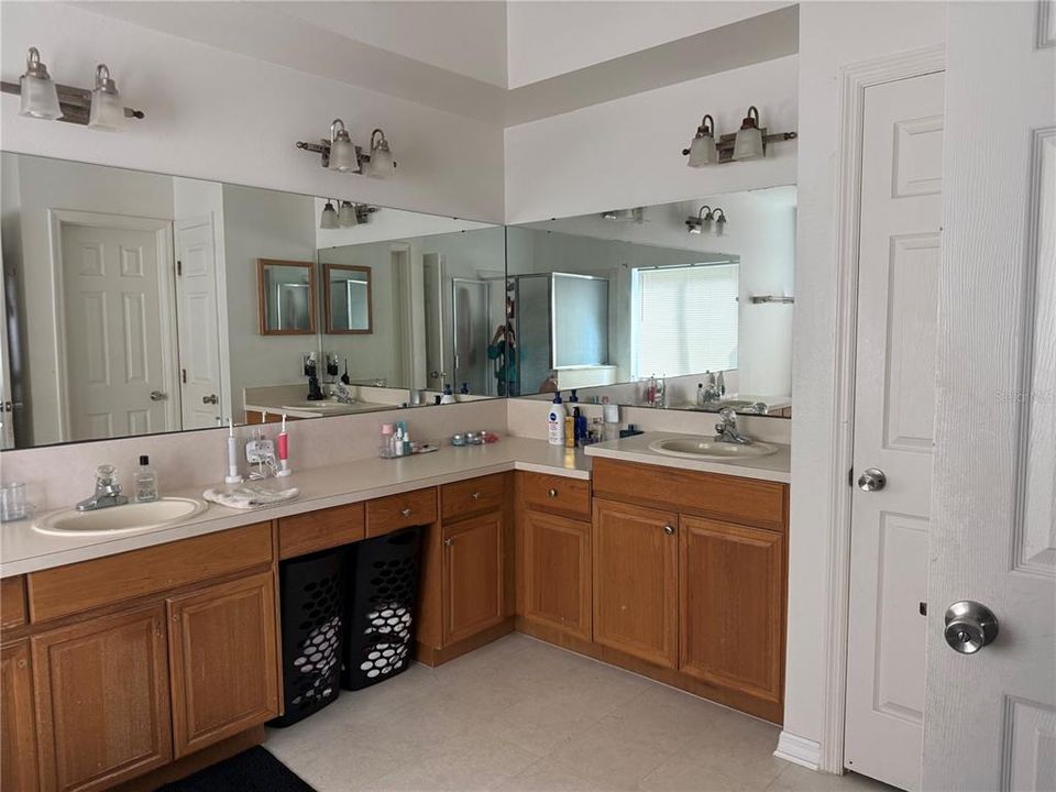 For Sale: $460,000 (4 beds, 3 baths, 2717 Square Feet)