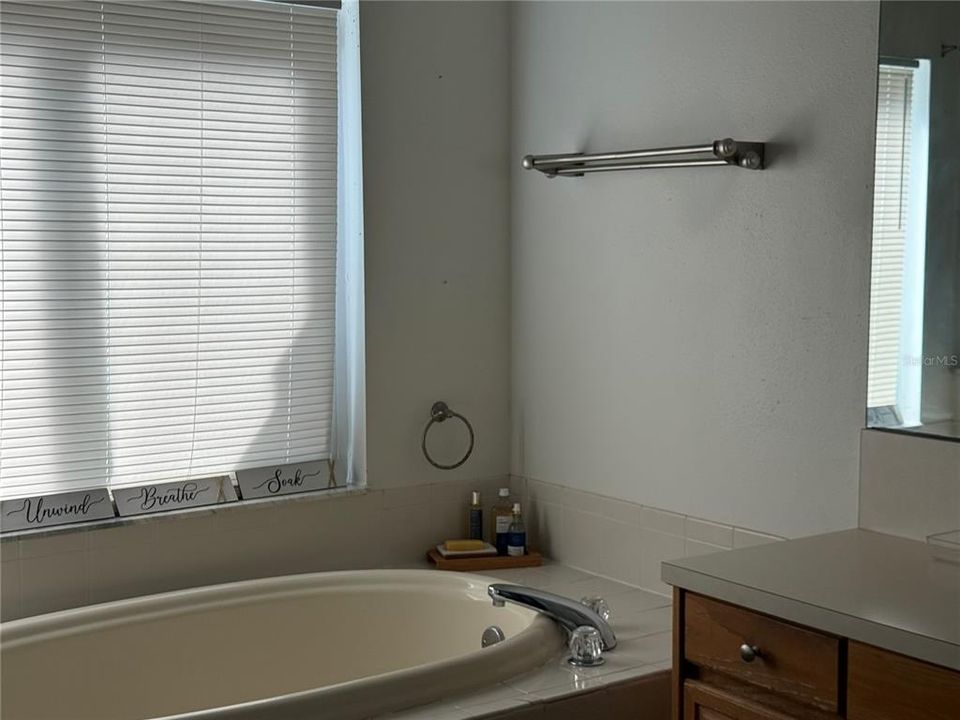 For Sale: $460,000 (4 beds, 3 baths, 2717 Square Feet)