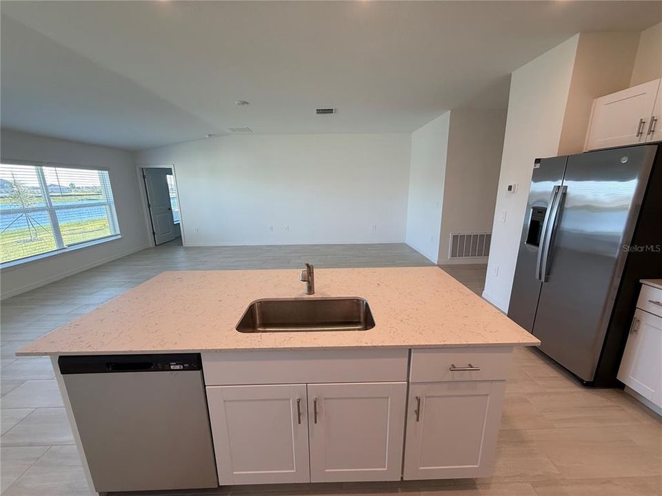 В аренду: $2,550 (4 спален, 2 ванн, 1936 Квадратных фут)