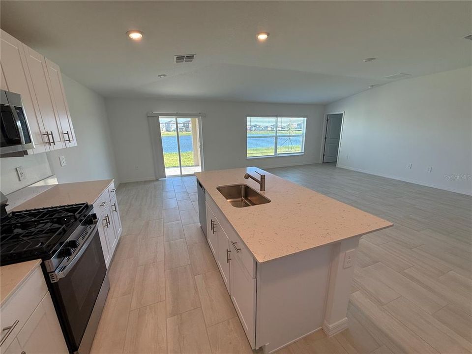 В аренду: $2,550 (4 спален, 2 ванн, 1936 Квадратных фут)