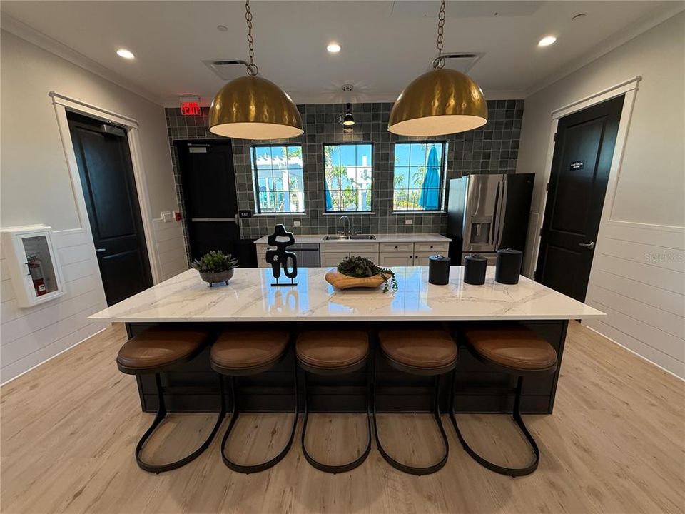 В аренду: $2,550 (4 спален, 2 ванн, 1936 Квадратных фут)