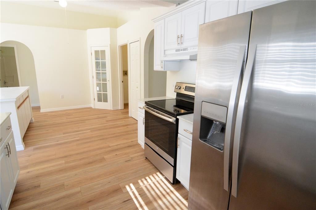 For Sale: $285,000 (3 beds, 2 baths, 1504 Square Feet)