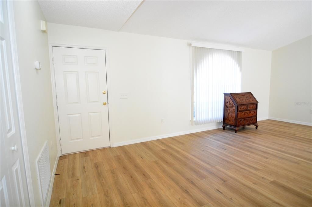 For Sale: $285,000 (3 beds, 2 baths, 1504 Square Feet)